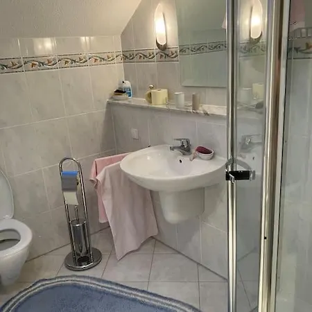 Grosse 3-zimmer- Dg Mit Schoener Aussicht *